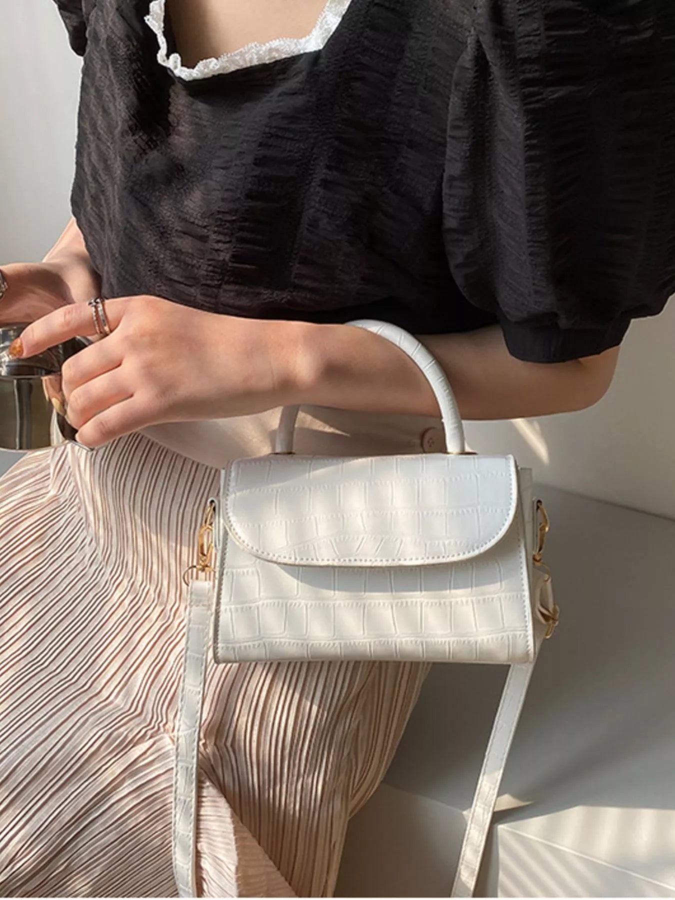 White Crocodile Pattern Top Handle Crossbody Bag – Chic & Stylish Everyday Bag
