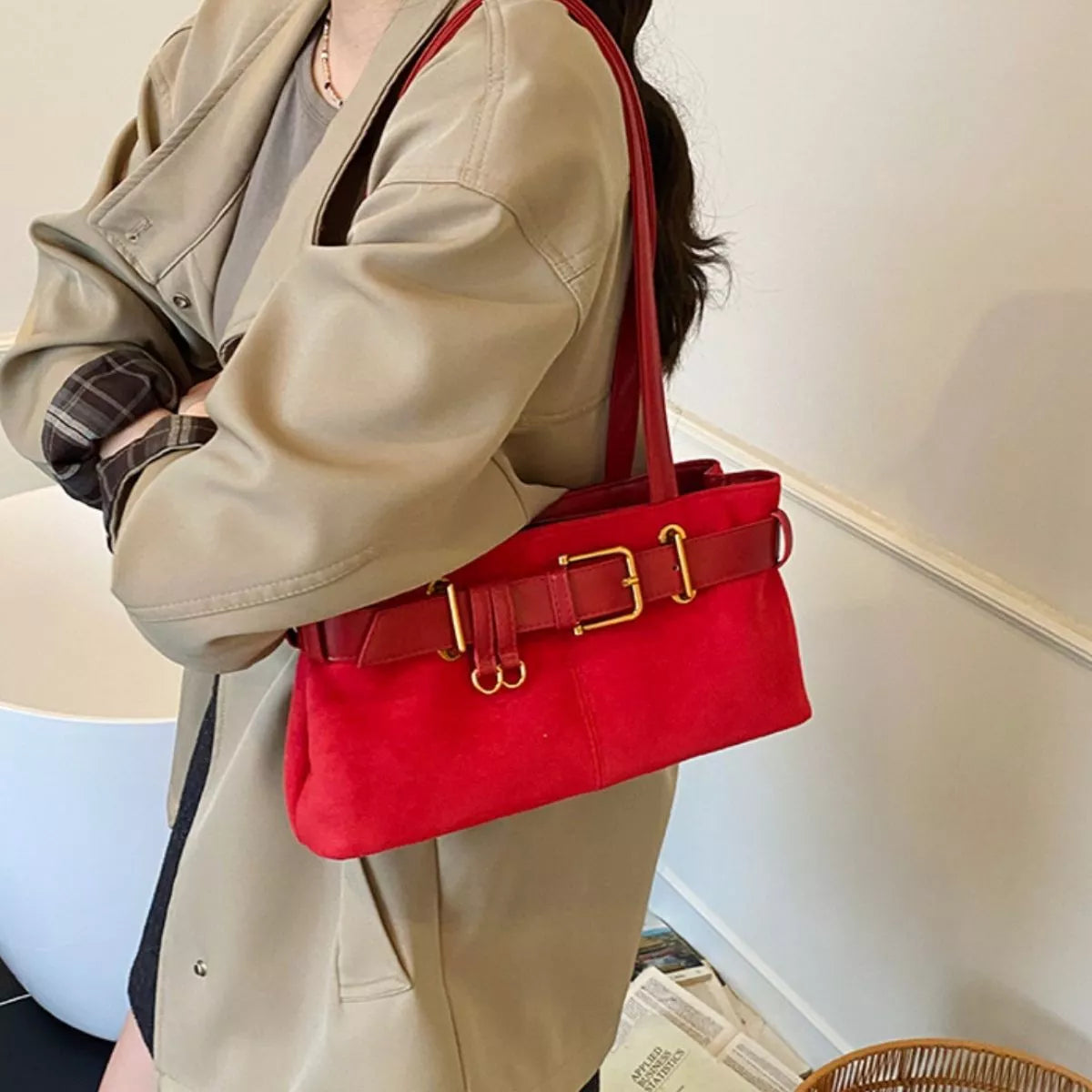 Red Vintage Buckle Decor Shoulder Bag