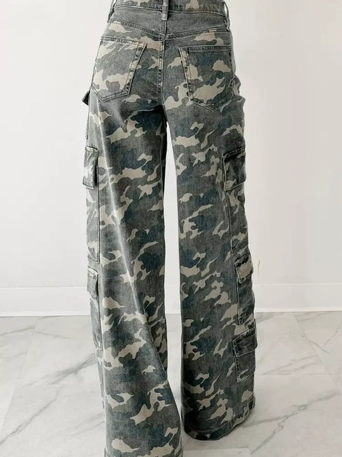 camo-wide-leg-cargo-jeans