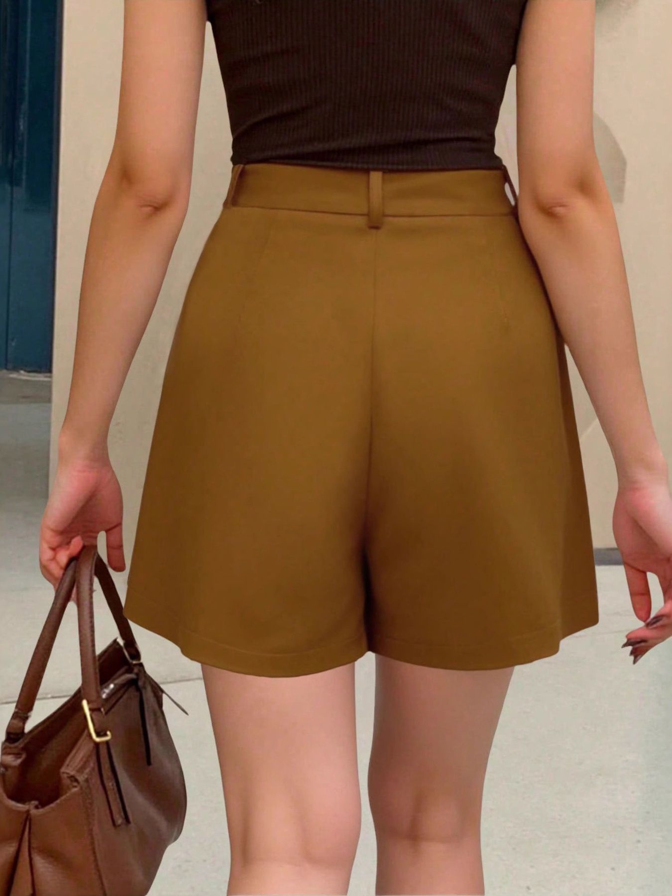 High-Waisted Shorts – Casual Summer Outfit for Women