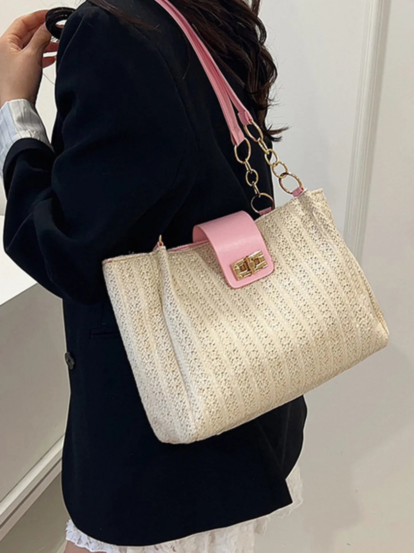 Woven straw pink shoulder bag close up