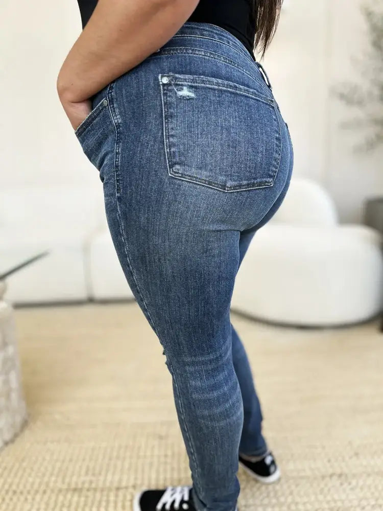 3ba6b87b-78e1-436d-82b0-c28a2484eb62-Max